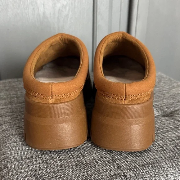 Koolaburra by UGG Tan Suede Clogs - Picture 2 of 4